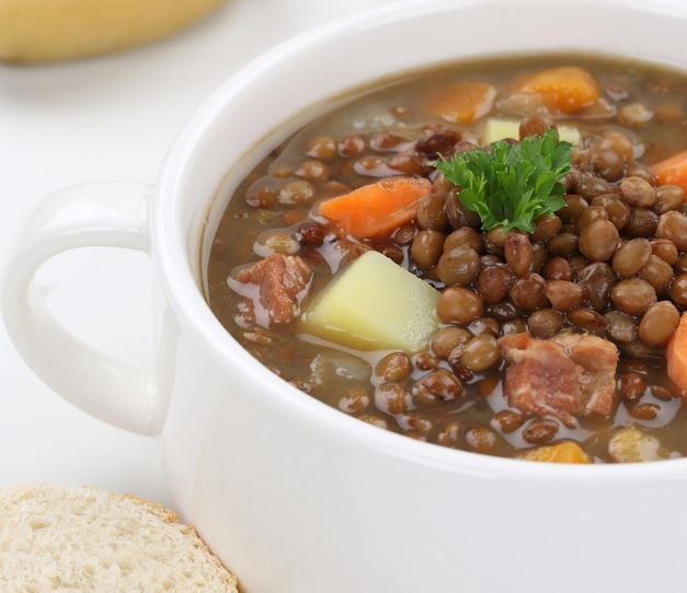 Lee más sobre el artículo Lentejas estofadas con jamón ibérico